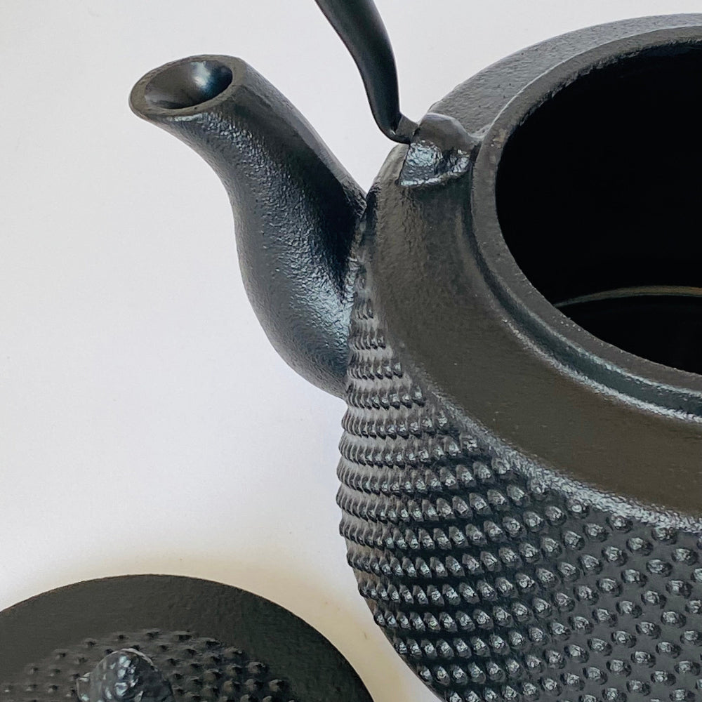 Tall_Black_Hobnail_-_Cast_Iron_Teapot_850ml_Ti_Ani_Tea