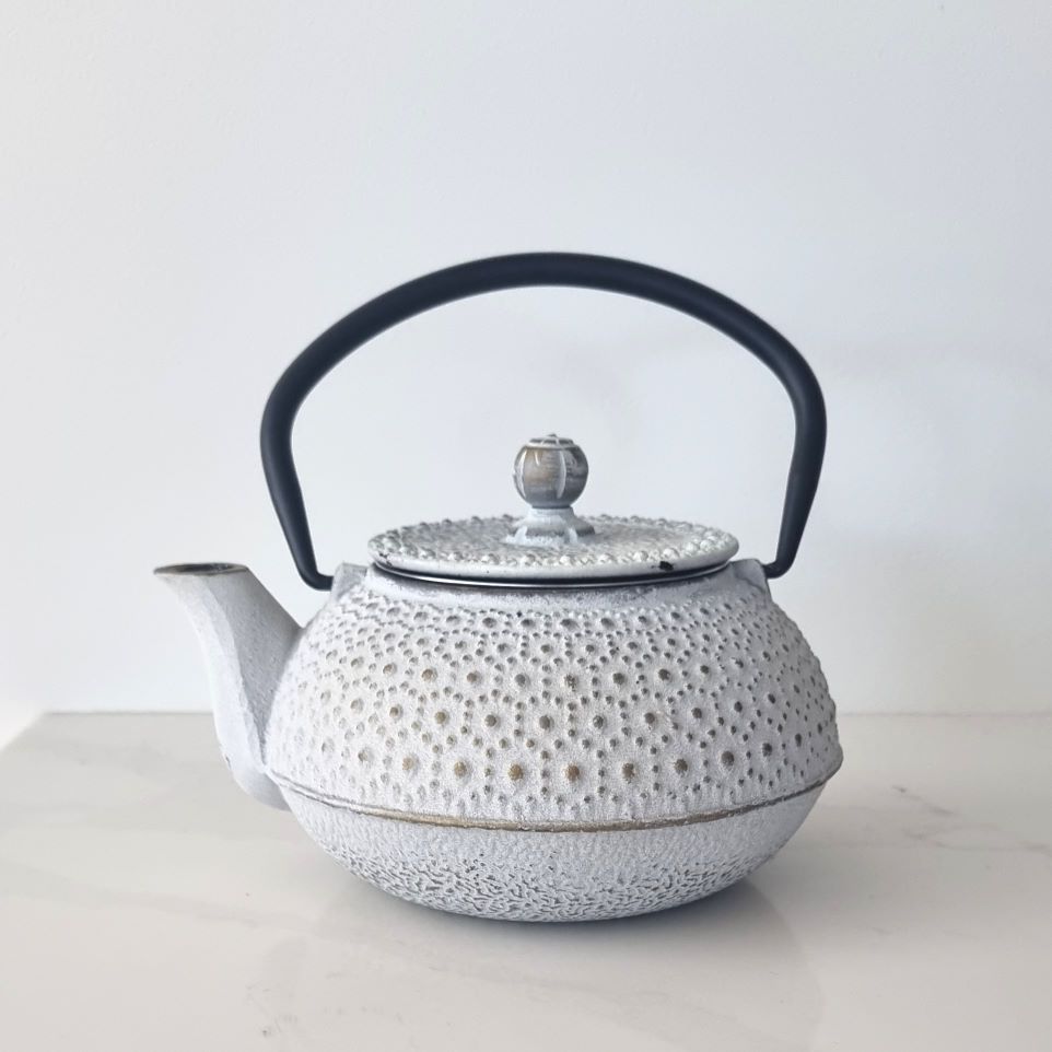 White Cast Iron Teapot - Ti Ani - Wild & Organic Tea